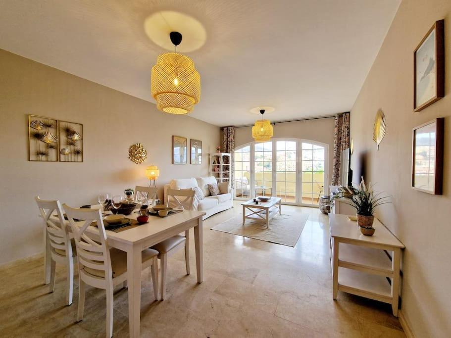 Royal Golf View: 2Br, Pools & Ac Apartment Sitio de Calahonda Exterior foto