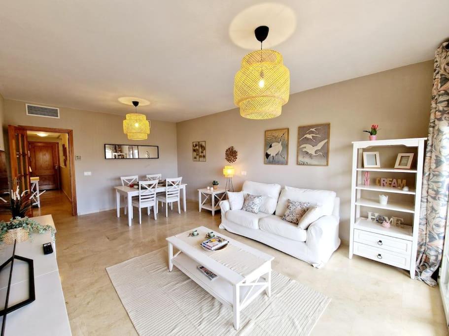 Royal Golf View: 2Br, Pools & Ac Apartment Sitio de Calahonda Exterior foto